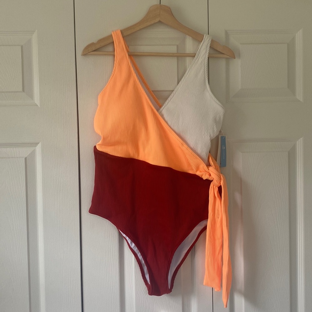 Brand new Cupshe one piece bathing suit